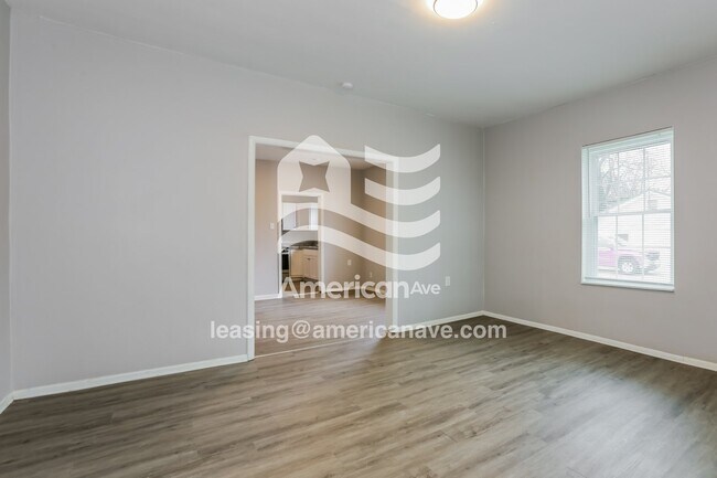 Building Photo - 524 W 35th St