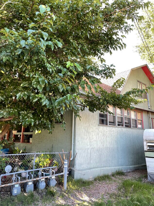 East side of bldg - 717 W 6th St