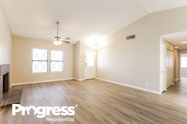 Foto del edificio - 4371 Satinwood Dr