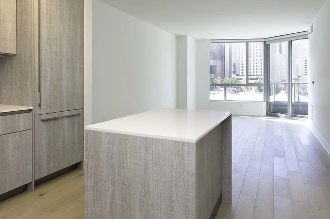 Foto del edificio - Spacious Luxury Condo at LUMINA