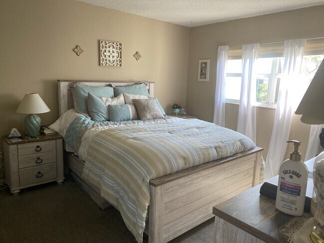 Main Bedroom with Bathroom - 1450 Heather Ridge Blvd