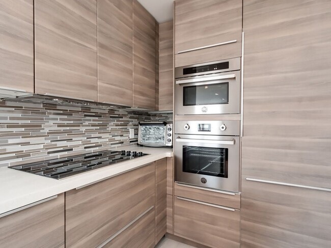 Building Photo - 888 Intracoastal Dr
