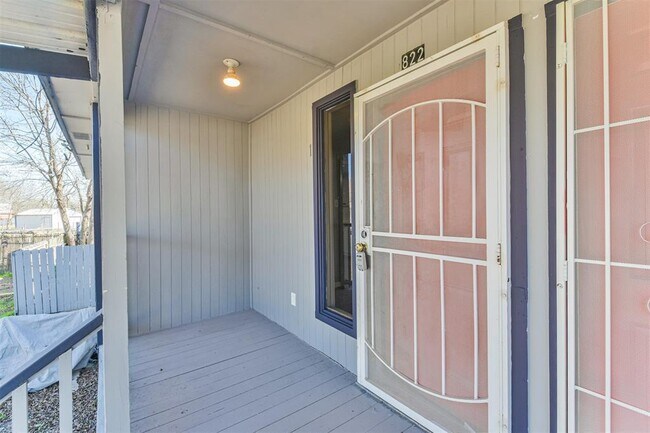 Building Photo - 822 Finesse Dr
