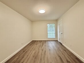 Building Photo - 2043 Cherry Laurel
