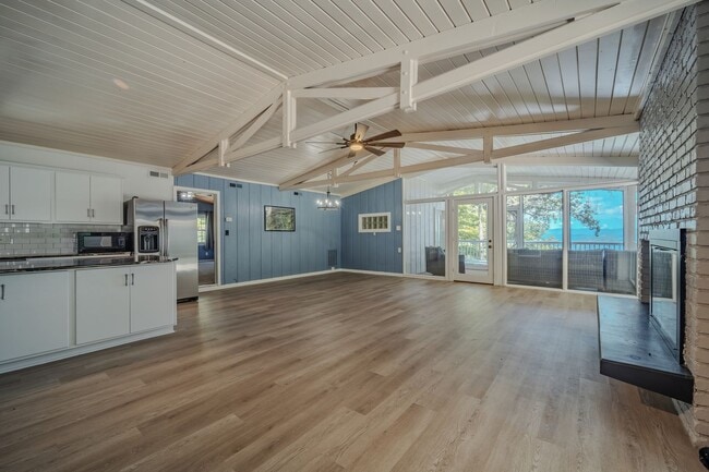 Building Photo - Scenic Lakeview Rental located on Boatman'...