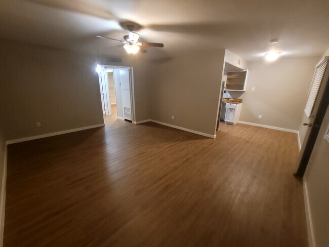 Photo - 8112 N 33rd Dr Apartments