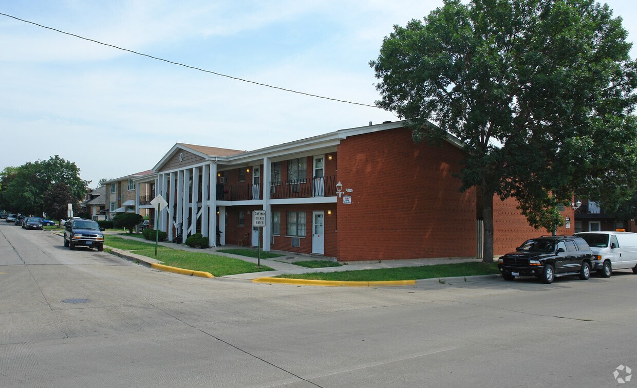 Building Photo - 6048 S Pershing Rd