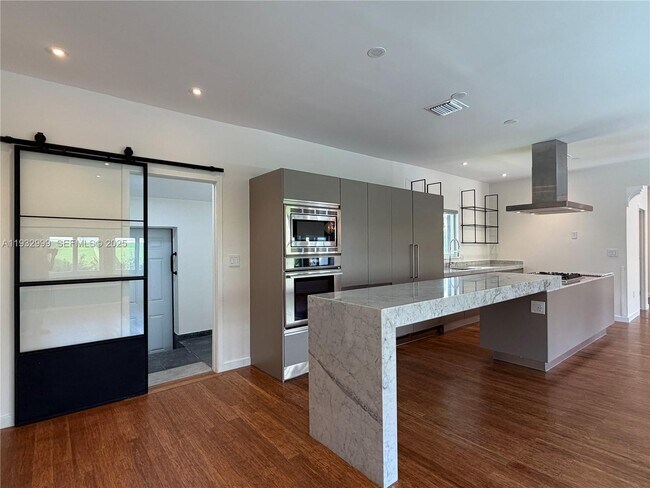 Foto del edificio - 621 W Dilido Dr