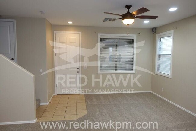 Building Photo - Freshly Painted 3 Bedroom, 2.5 Bathroom Gi...