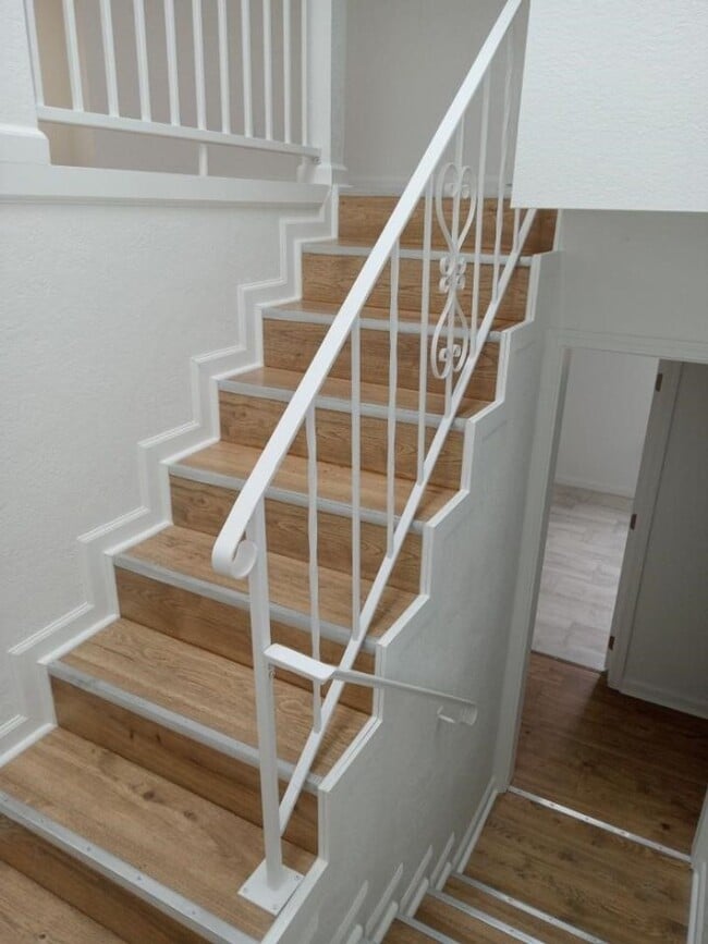 Building Photo - Amazing Private home with views 4-bedroom 2 bath, 2 car garage