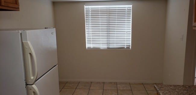 Building Photo - 483 Vancouver Rd SE, Apt B
