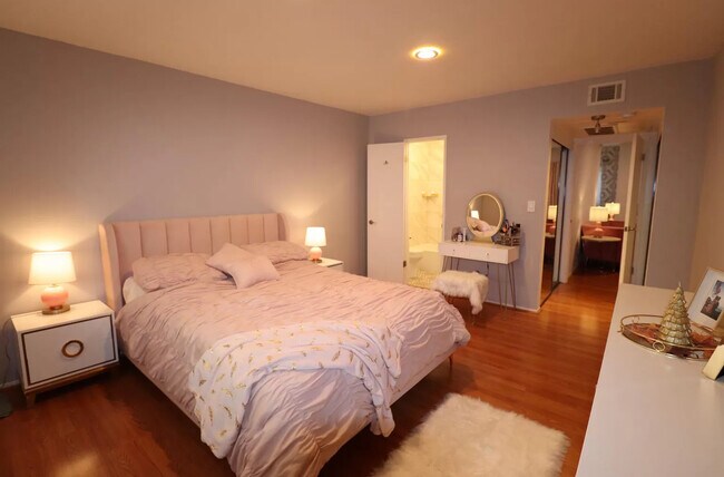 Foto del edificio - 5414 Newcastle Ave