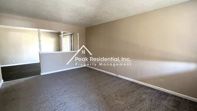 Foto del edificio - Cute 3bd/1ba Fair Oaks Duplex-Must See!