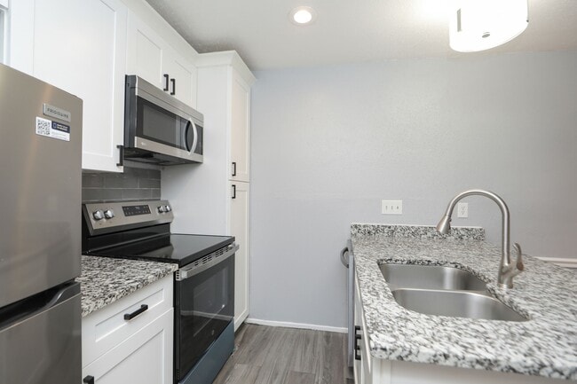 Building Photo - 2100 Wilcrest Dr
