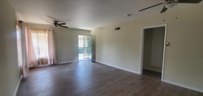 Building Photo - 752 Southview Rd