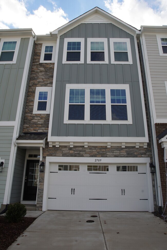 Foto del edificio - 2709 Hunter Woods Dr