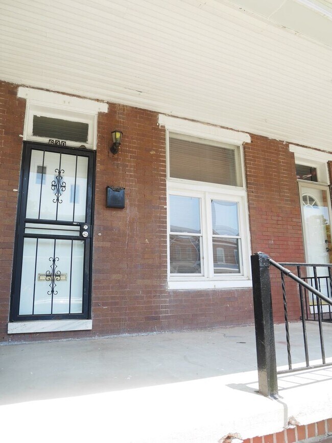 Foto del edificio - PRIME LOCATION! Charming 3-Bedroom Home Ne...