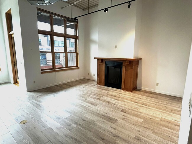 Building Photo - 231 Robinson St