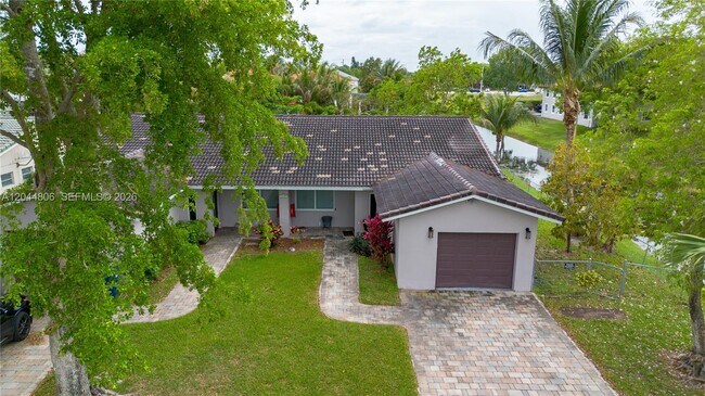 Foto del edificio - 11320 NW 35th Ct