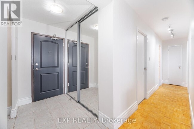 Photo du bâtiment - 511 The West Mall