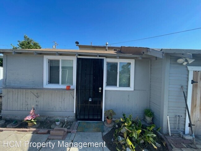 Building Photo - Studio, 1 bath House - 308 1/2 Lois St