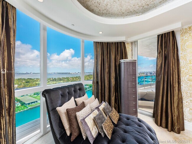 Foto del edificio - 5025 Collins Ave