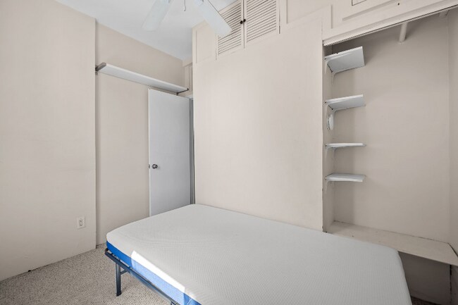 Foto del edificio - 1357 E St SE
