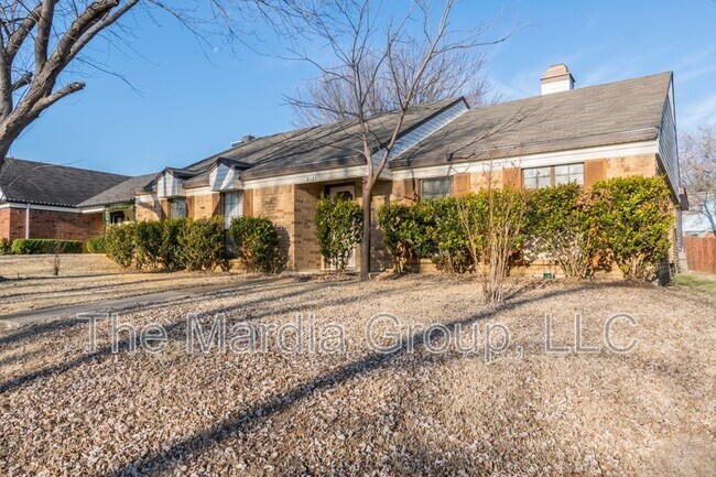 Foto del edificio - 2121 Country Oaks Dr