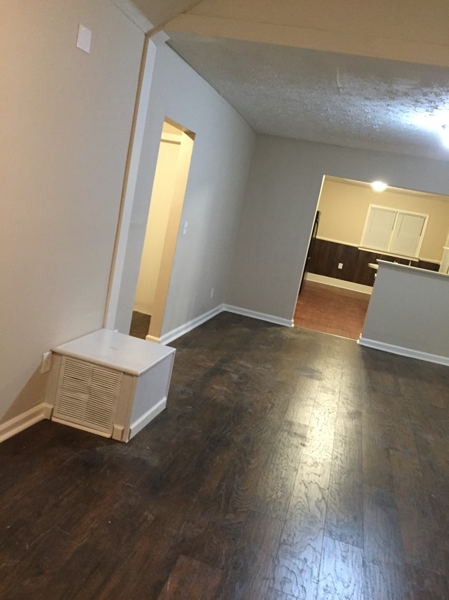 Building Photo - 781 Riverside Pkwy