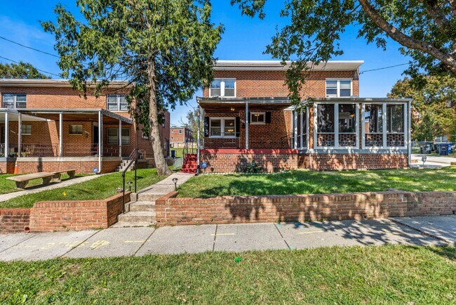 Curb view (Alt) - 1016 Galloway St NE