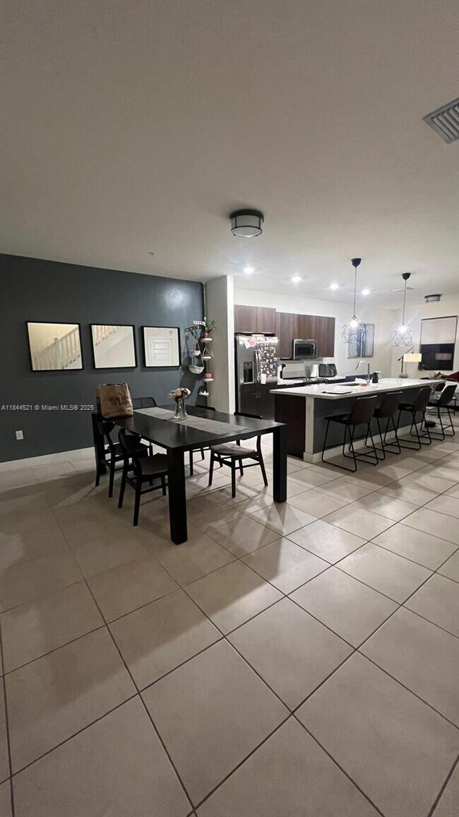 Foto del edificio - 10431 NW 82nd St