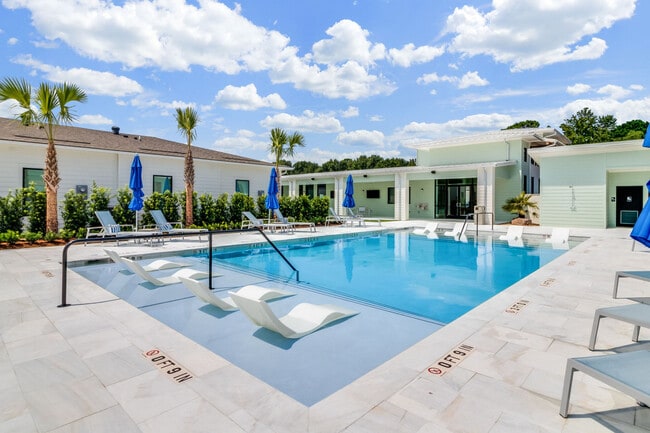 Building Photo - Trinity Villas