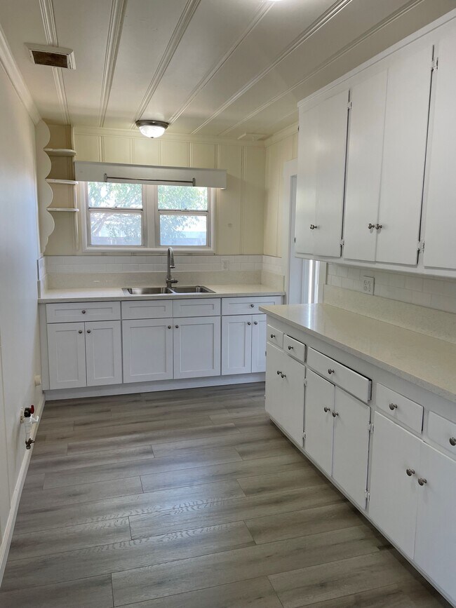 Building Photo - 1380 W Ofarrell St