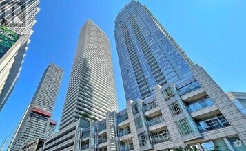 Building Photo - 2221-2221 Yonge St