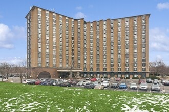 Building Photo - 1 Renaissance Pl