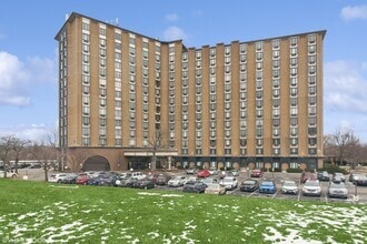 Building Photo - 1 Renaissance Pl