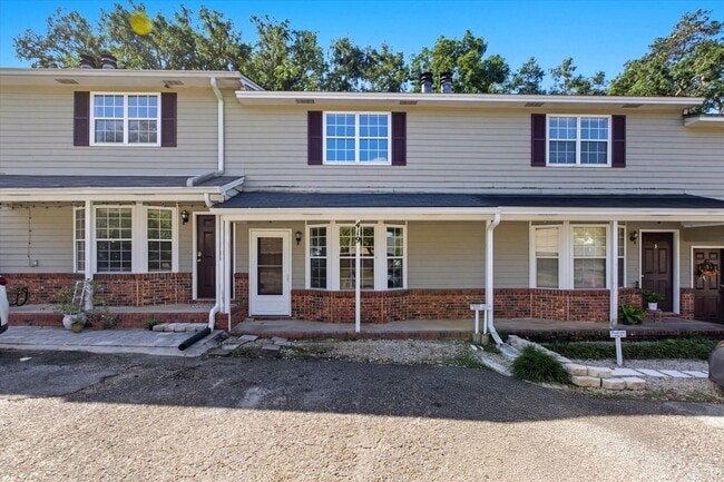 Building Photo - Midtown Tallahassee Townhome