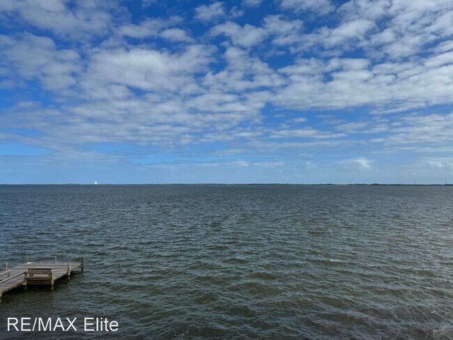 Foto del edificio - 2 br, 2 bath House - 6850 N Highway 1 #5302