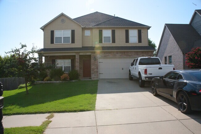 Building Photo - 3712 Glenwood Springs St