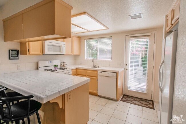Building Photo - 384 Tava Ln