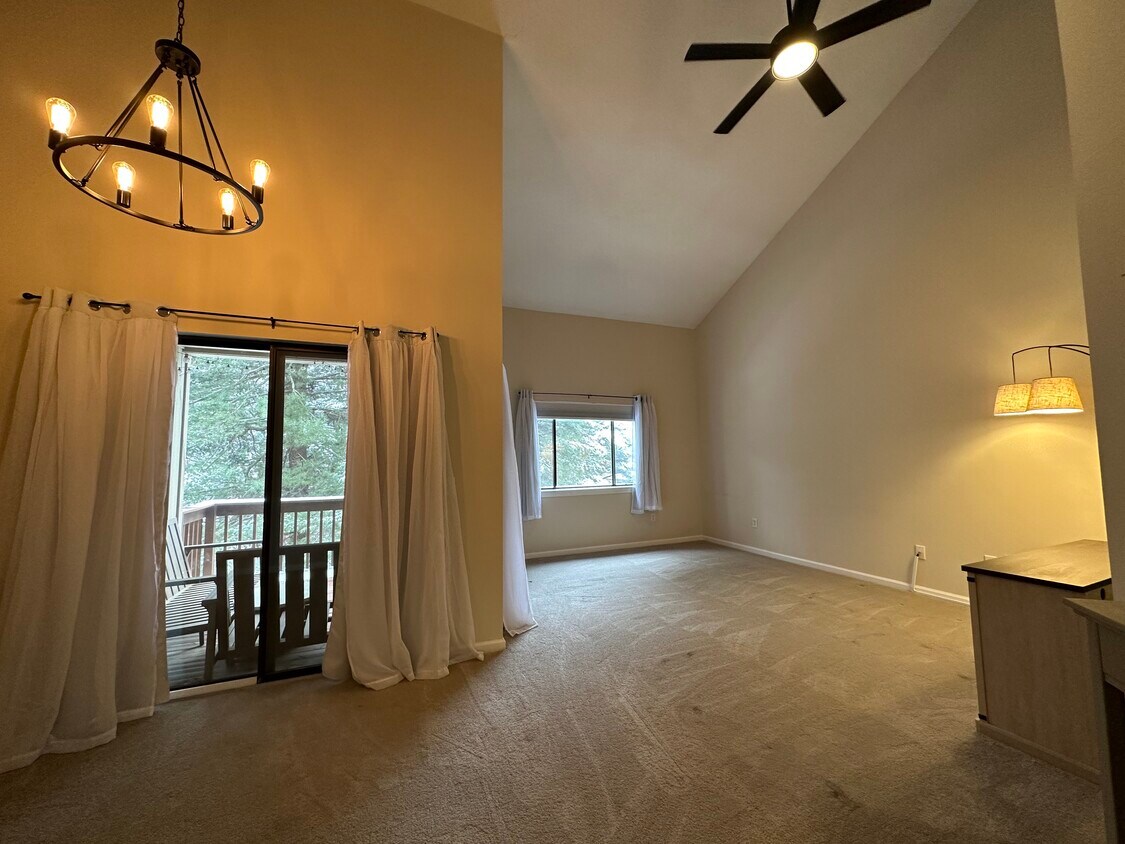 Dining Living - 306 Trailside Way