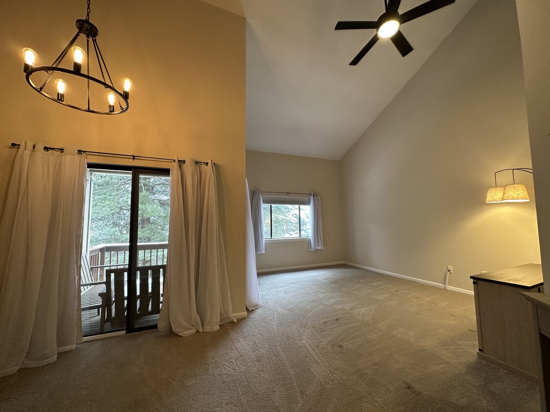 Dining Living - 306 Trailside Way