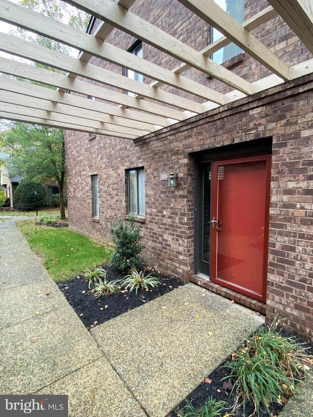 203 Mountainview Dr, Chesterbrook, PA 19087 Condo for Rent in