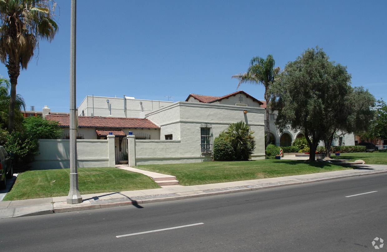 Building Photo - 1339 E 1st St