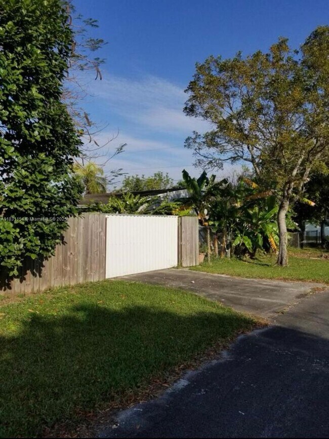 Foto del edificio - 18000 SW 175th St