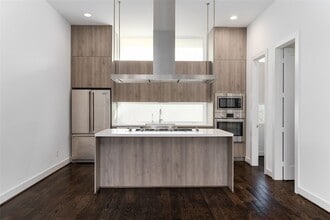 Building Photo - 5857 E Post Oak Ln