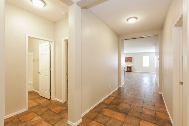 Foto del edificio - 8227 W Florence Ave