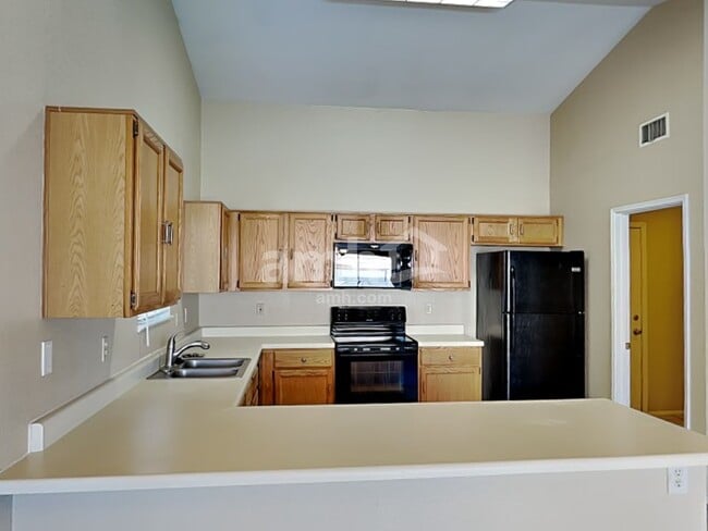 Building Photo - 9915 E Paseo Juan Tabo