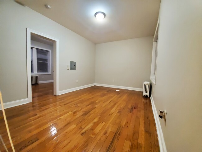 Building Photo - 134 Corbin Ave