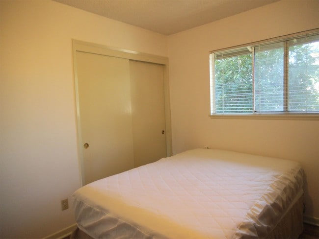 Building Photo - 445 Maravilla Dr